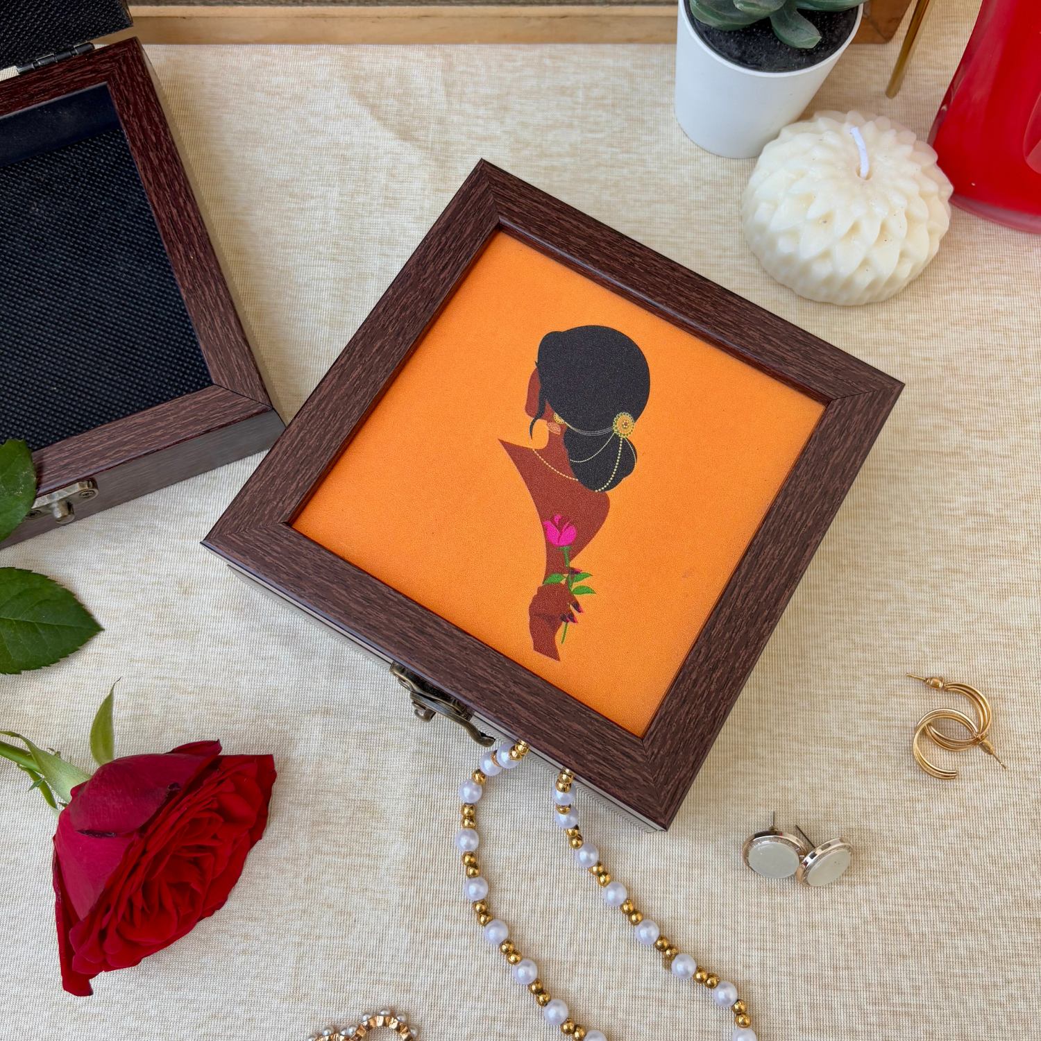 Artistic jewellery box with a feminine silhouette, ideal for vanity organization and gifting.
