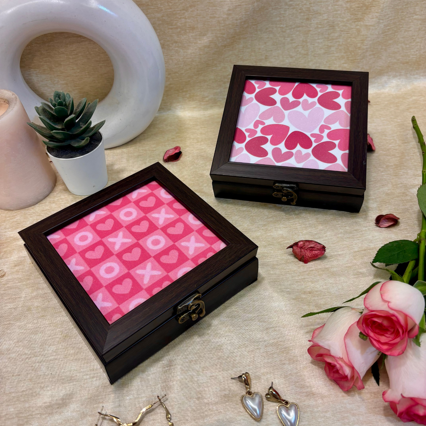 Valentine gift for girlfriend – XO Moments jewellery keepsake box
XO themed keepsake box for meaningful relationship gifting
