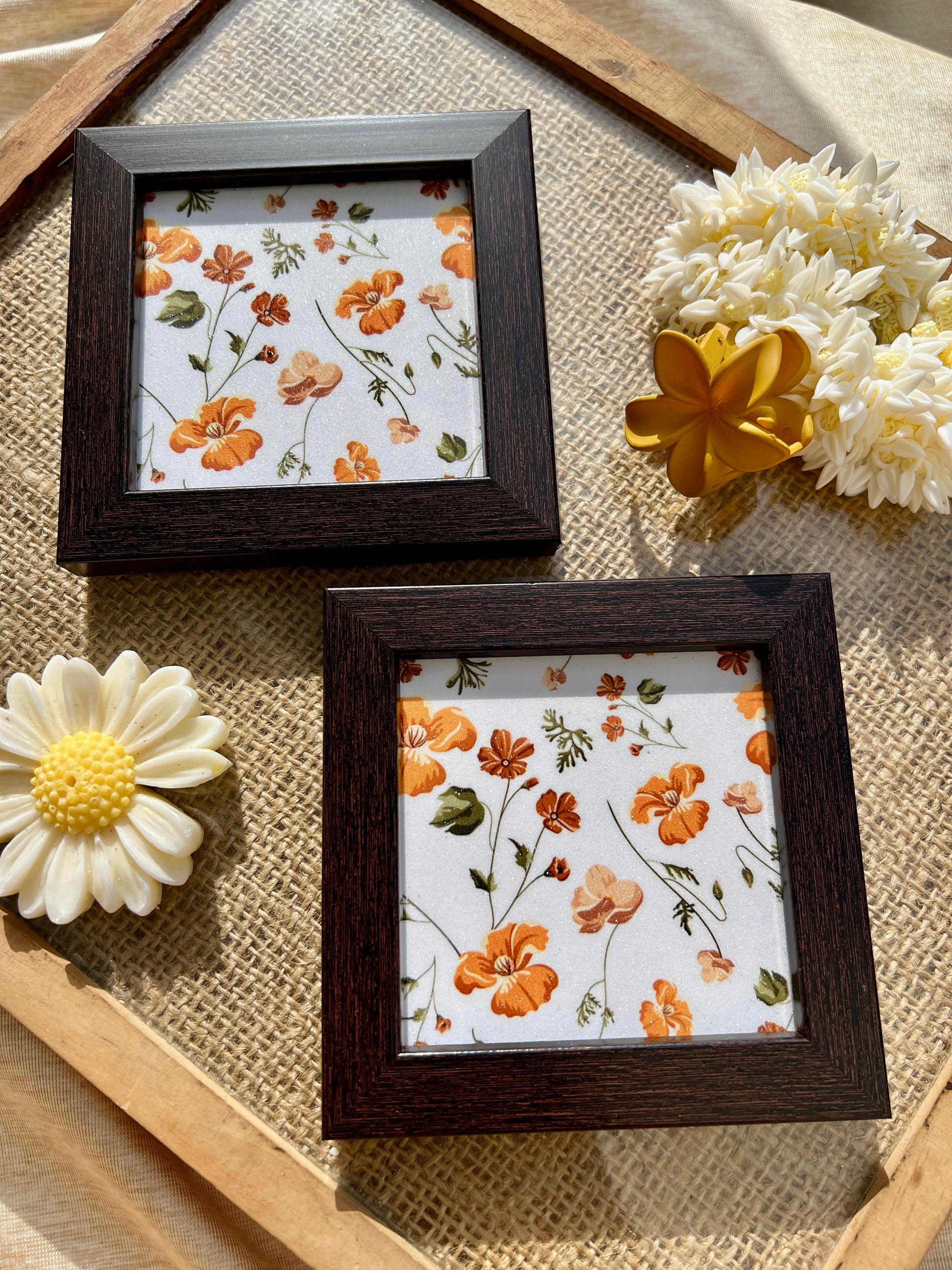 Golden Wildflower Tale coaster – stain-proof and ideal for elegant coffee corners
Luxury coaster with warm floral design, great for gifting and modern home décor