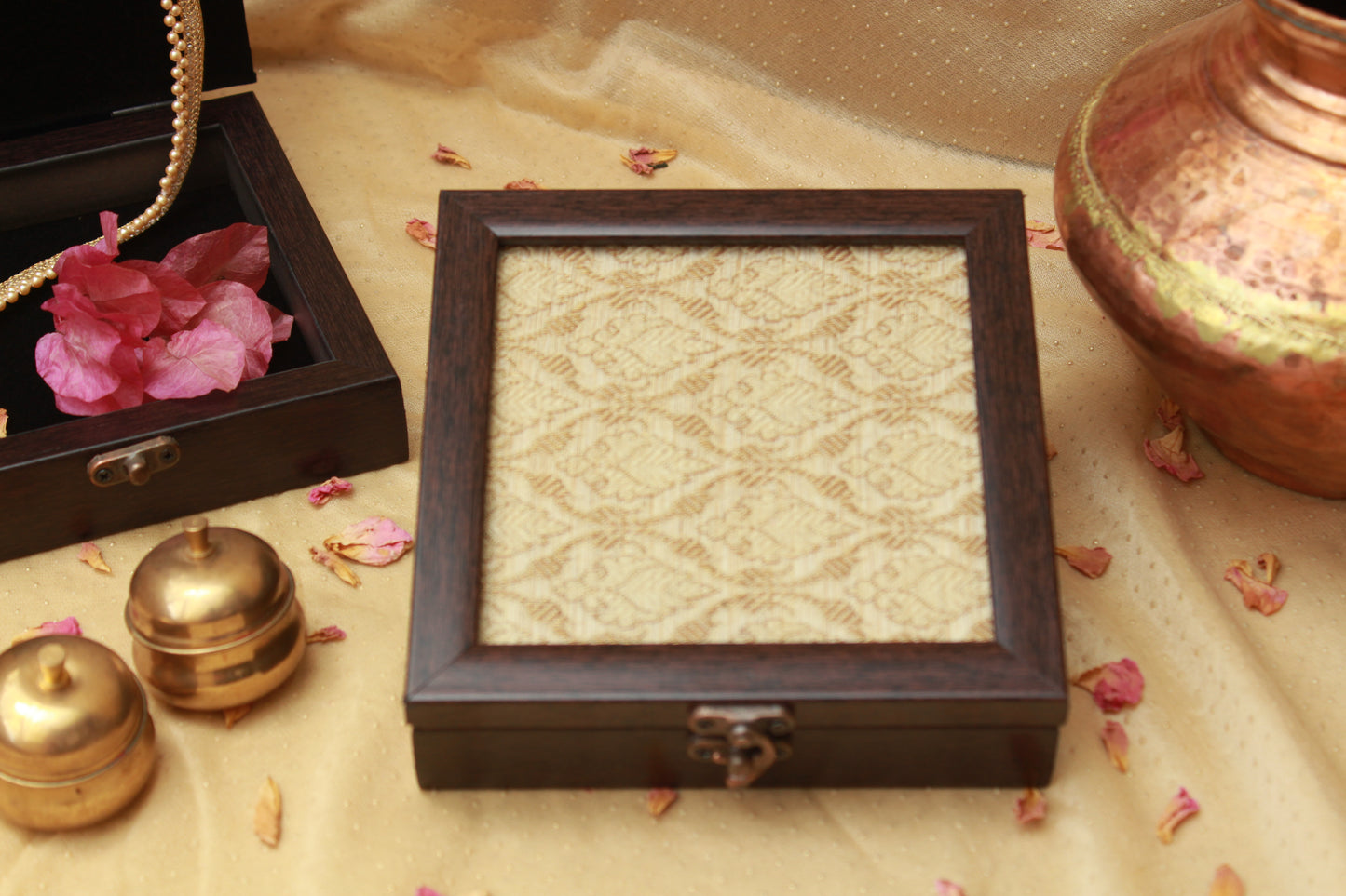 White & golden Jewellery Box