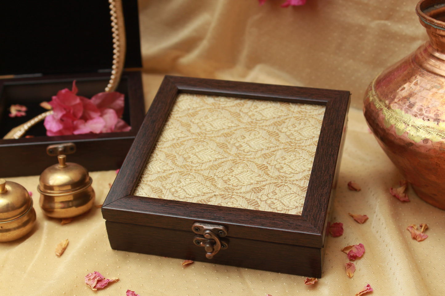 White & golden Jewellery Box