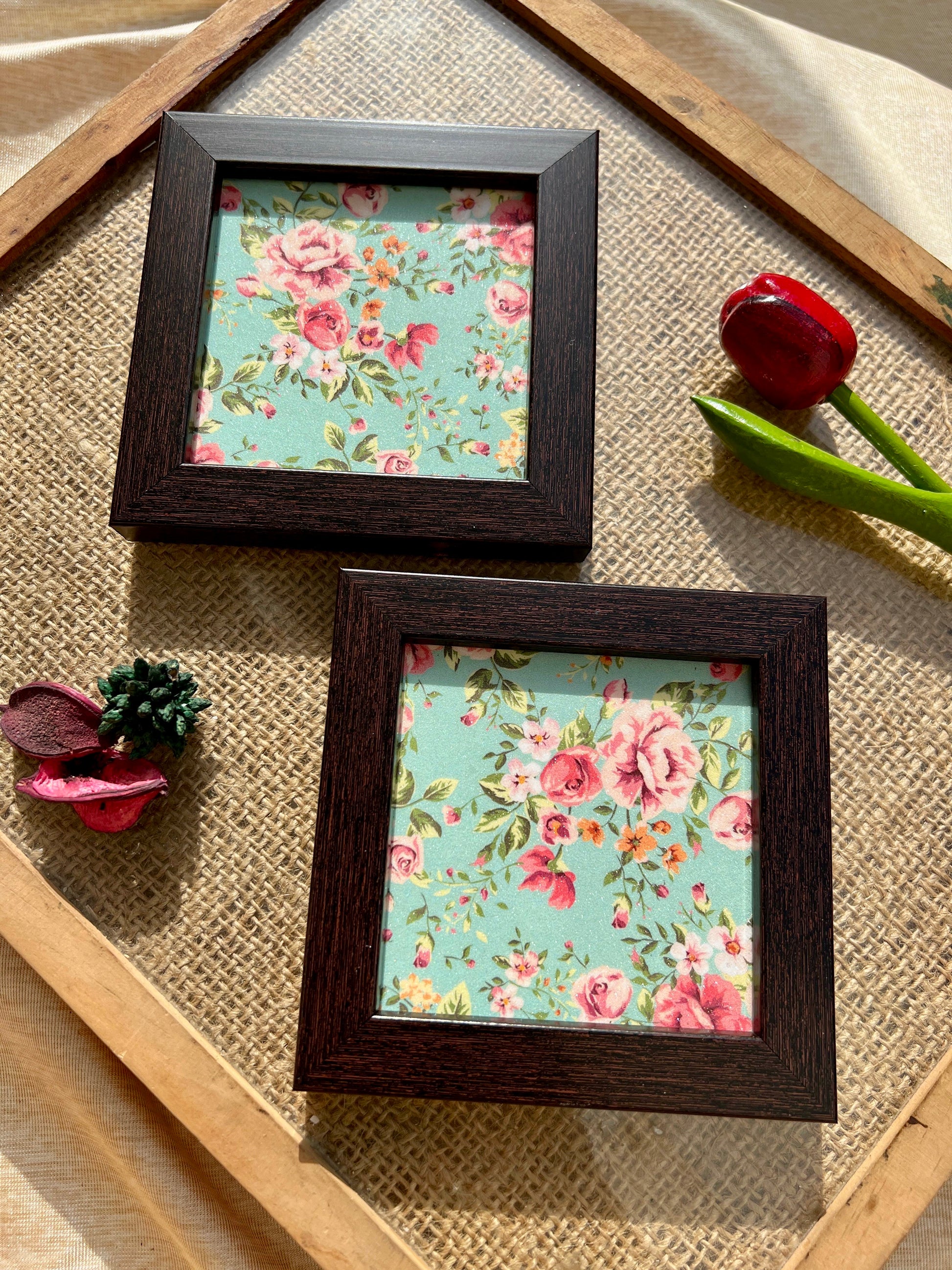 Soft pink rose coaster framed in wood, crafted for elegant table styling.
Romantic floral coaster with sparkle finish – ideal for décor, tea trays, or gifting