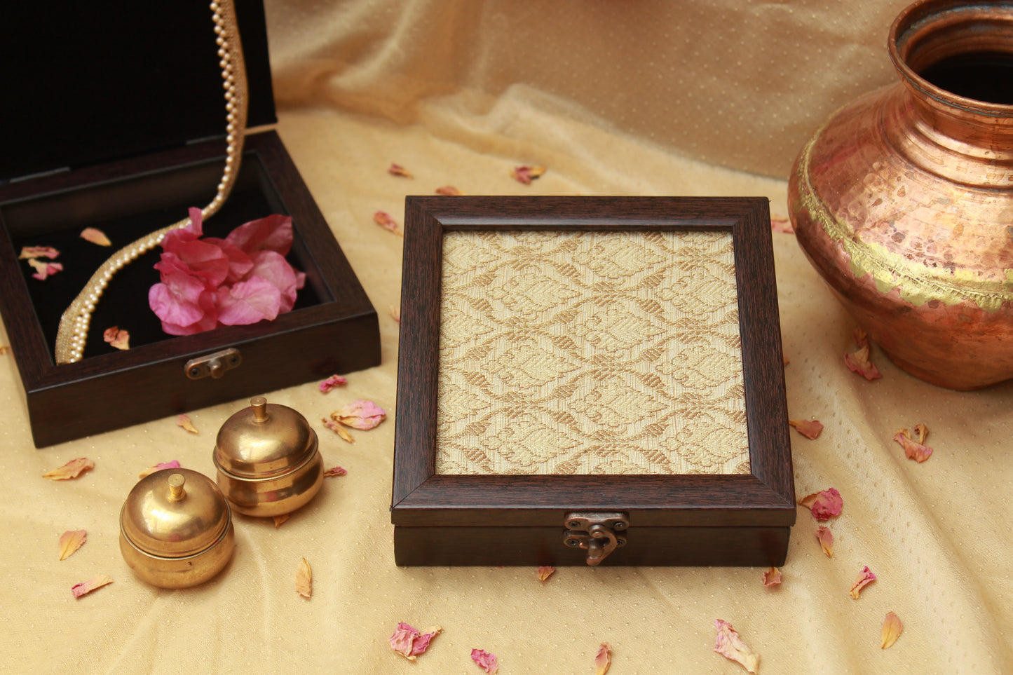 White & golden Jewellery Box