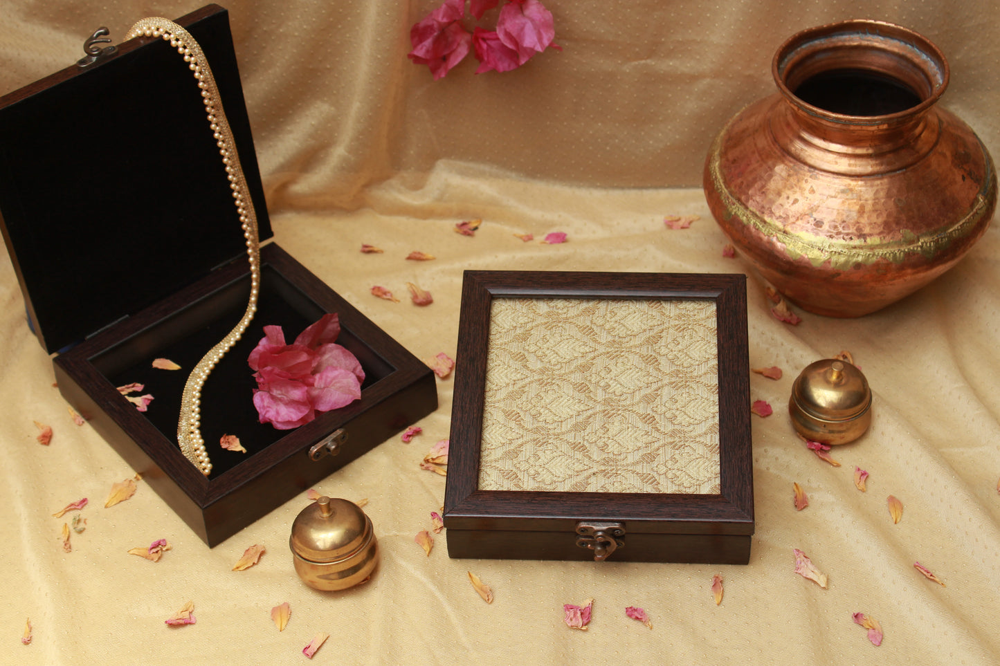 White & golden Jewellery Box