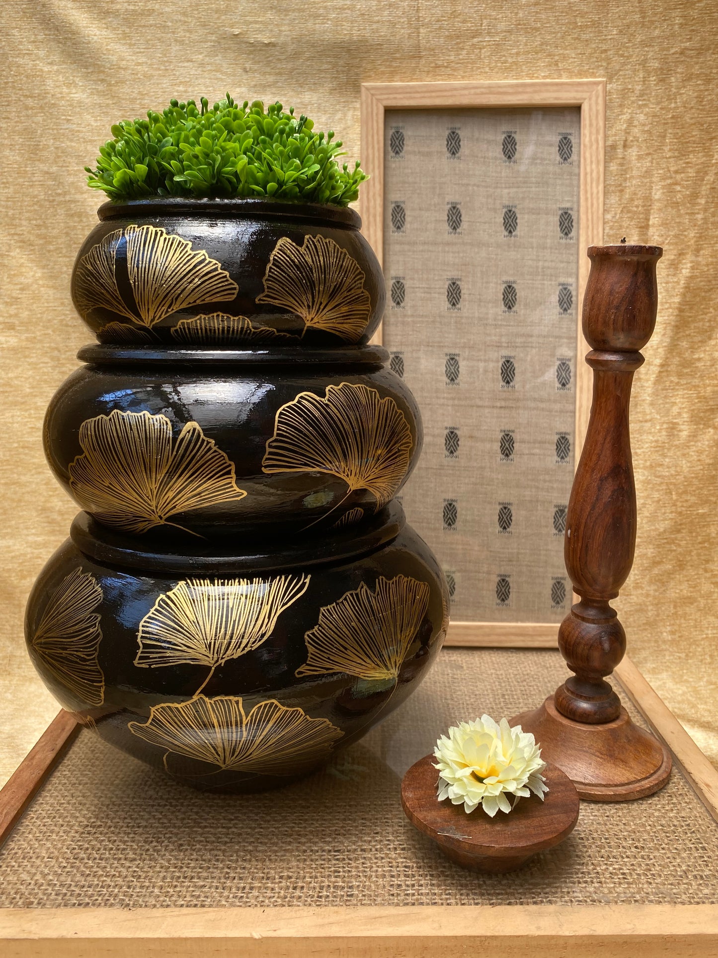 Golden Line Art Planter Set